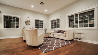 06 - Living Room