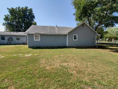 609 E 10th St, Claremore, OK 74017 - photo 3
