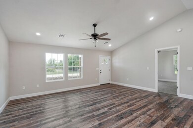 401 E Crescent St-3