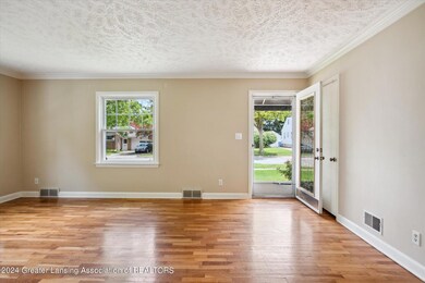 06-825-Newton-St-Lansing-MI-48912-Window