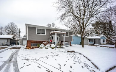 6458 Faircrest Rd, Columbus, OH 43229 - photo 2