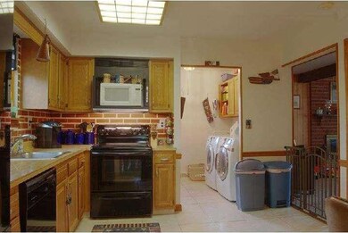 4208 Danor Dr, Reading, PA 19605 - photo 5