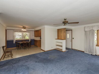 Living Room/Dining Area