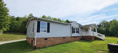 922 Robinhood Rd, Callands, VA 24530 - photo 3