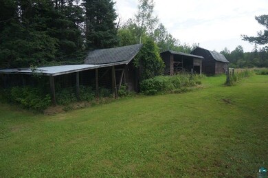 View of yard featuring an outdoor structure