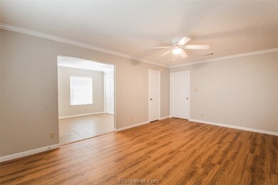 2100 Southwood Dr unit 23, College Station, TX 77840 - photo 5