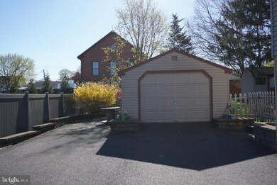 425 Macoby St, Pennsburg, PA 18073 - photo 7