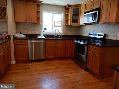 3053 Railroad Vine Ct, Fairfax, VA 22031 - photo 3