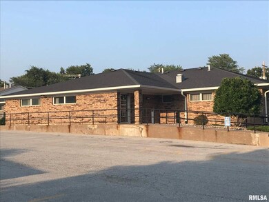 3618 N Division St, Davenport, IA 52806 - photo 2