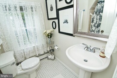 26 Wellesley Cir, Glen Echo, MD 20812 - photo 7