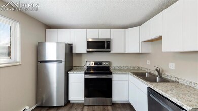 Lots of cabinets!
