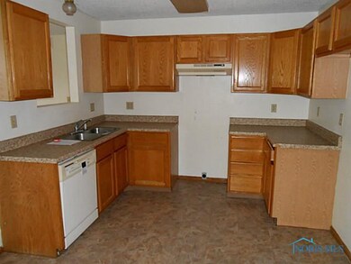 307 W Bigelow Ave, Findlay, OH 45840 - photo 3