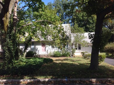 21 Edgewater Dr, Matawan, NJ 07747 - photo 2