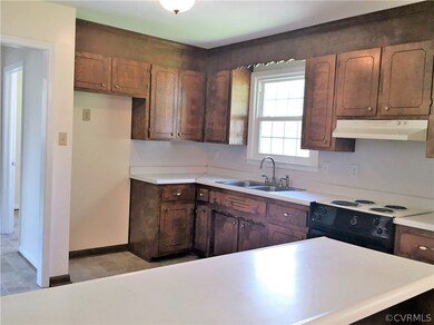 Large open Kitchen with Breakfast Bar
