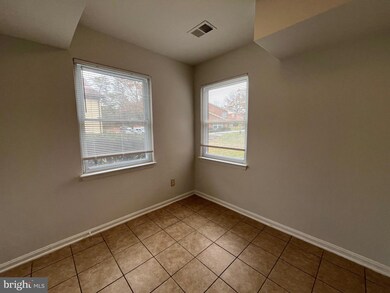 9641 Hagel Cir, Lorton, VA 22079 - photo 6