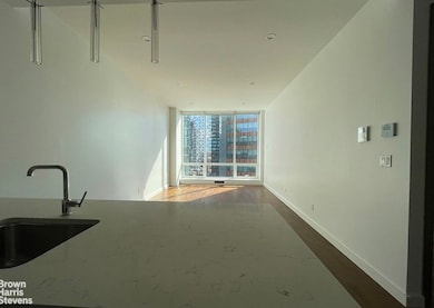 Star Tower LIC unit 14G, Long Island City, NY 11101 - photo 4