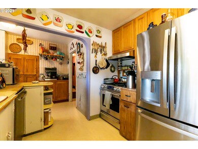 721 W Main St, Molalla, OR 97038 - photo 7