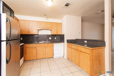 4303 Alan Kent Dr unit B, Killeen, TX 76549 - photo 6