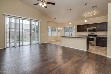 107-LivingRoom_Overview_1