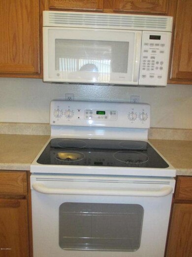 10942 W Santa fe Dr, Sun City, AZ 85351 - photo 6