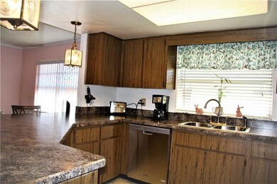 WIDE COUNTER & STAINLESS STEEL APPLIANCES
