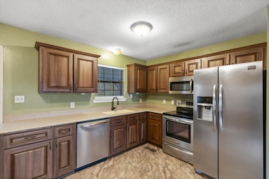 Kitchen w/Appliances