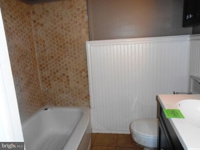 1077 Oakwood Dr, Glenolden, PA 19036 - photo 7