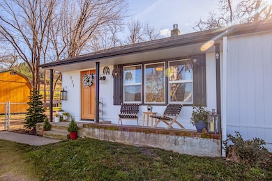 321 W Harbeck Rd, Grants Pass, OR 97527 - photo 2