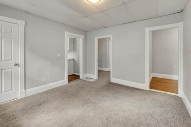 27 Puffer St unit 27, Lowell, MA 01851 - photo 5