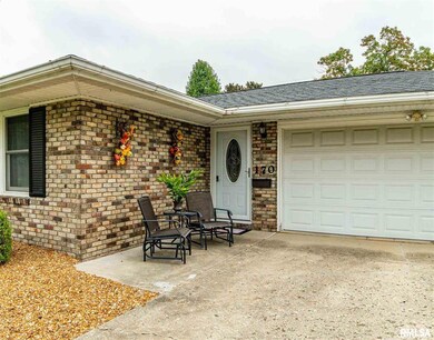 170 Halfmoon St, Lincoln, IL 62656 - photo 2