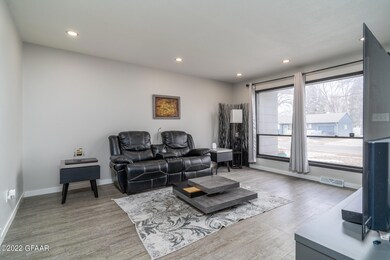 1823 S 19th St, Grand Forks, ND 58201 - photo 5