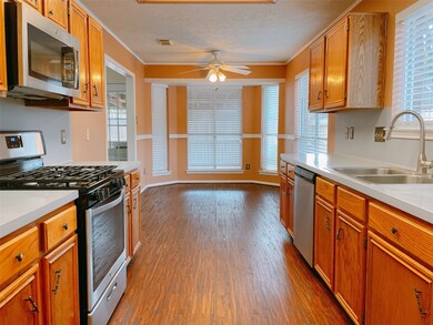 7706 Hudson Oaks Dr, Houston, TX 77095 - photo 6