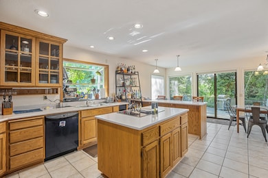 737 SE M St, Grants Pass, OR 97526 - photo 5