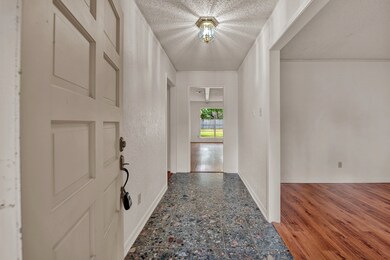 705 Country Club Dr, Richmond, TX 77469 - photo 2