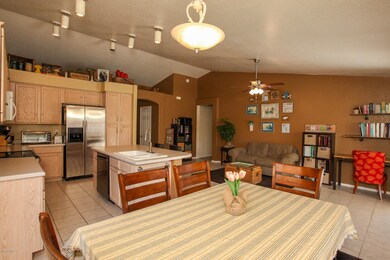 Breakfast Area-Family Room