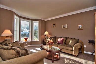 1080 Woodberry Dr, Mountain Top, PA 18707 - photo 3