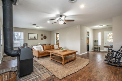 1020 Kiowa Dr W, Gainesville, TX 76240 - photo 6