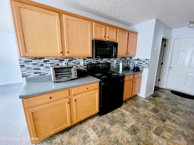 7100 Shutesbury Cir - Kitchen 1
