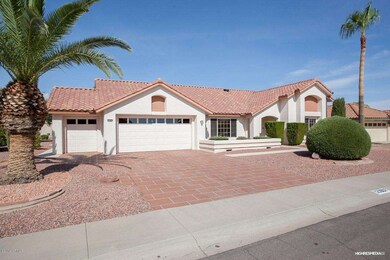 Front yard with 2.5 garage