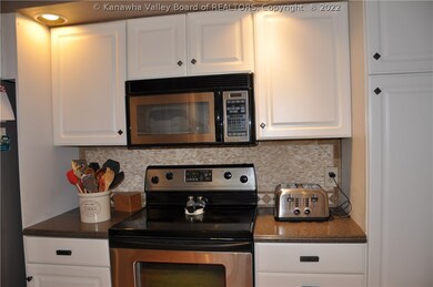 54 Mannon Dr, Alum Creek, WV 25003 - photo 7