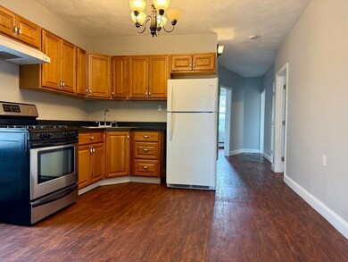 8 Dalton St unit 3, Lowell, MA 01850 - photo 4