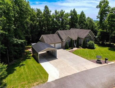 211 Franklin Ct, Purlear, NC 28665 - photo 6