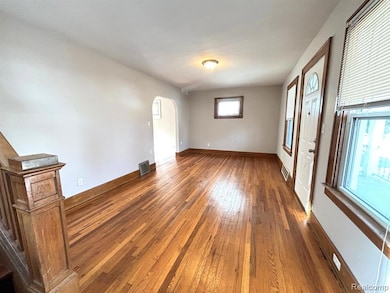 536 E Jarvis Ave, Hazel Park, MI 48030 - photo 3