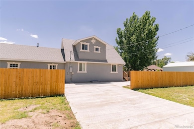 927 Meeker St, Fort Morgan, CO 80701 - photo 2