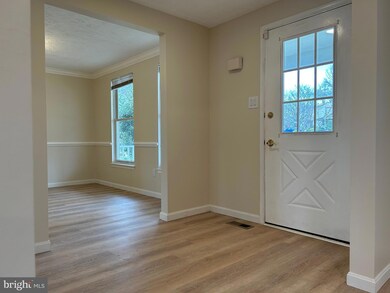 15071 Holleyside Dr, Dumfries, VA 22025 - photo 2