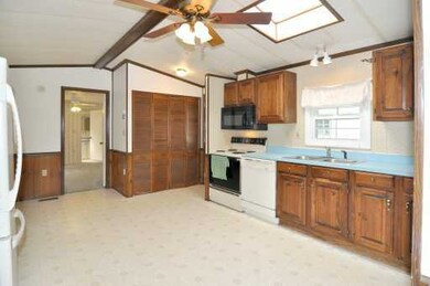 159 Holiday Ct, Wakefield, RI 02879 - photo 2