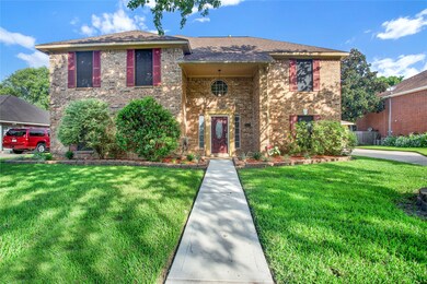 2002 Plantation Dr, Friendswood, TX 77546 - photo 2