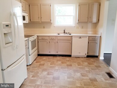 422 Taney Dr, Taneytown, MD 21787 - photo 4