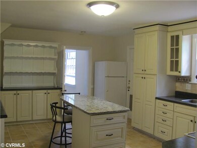 Kitchen - Newer High Quality cabinets with Granite