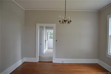 116 E Sharpe St, Statesville, NC 28677 - photo 6